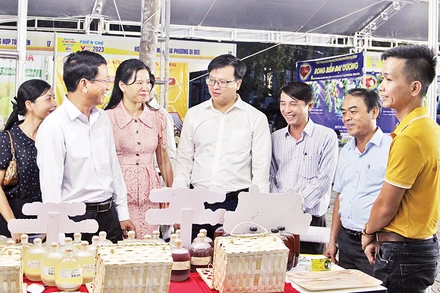 Phiên chợ hàng Việt Nam tại xã Hòa Ninh, huyện Hòa Vang, thành phố Đà Nẵng.