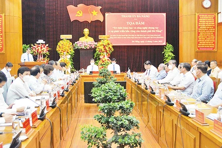 Tọa đàm “Trí thức khoa học và công nghệ chung tay vì sự phát triển bền vững của thành phố Đà Nẵng” do Thành ủy Đà Nẵng tổ chức.