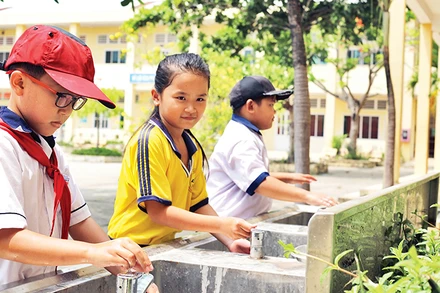 Nước sạch thành phố đã được cấp về Trường tiểu học Lý Nhơn, huyện Cần Giờ.