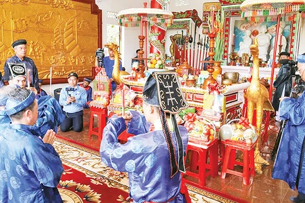 Lễ tế tri ân thủy tổ ngành nghề yến sào.