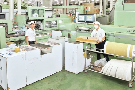 Dây chuyền sản xuất thuốc lá tại Công ty Thuốc lá Sài Gòn.