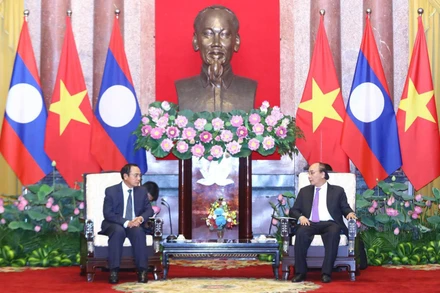 Chủ tịch nước Nguyễn Xuân Phúc tiếp đồng chí Bounthong Chitmany, Ủy viên Bộ Chính trị, Thường trực Ban Bí thư Trung ương Đảng Nhân dân cách mạng Lào, Phó Chủ tịch nước Cộng hòa dân chủ Nhân dân Lào. Ảnh: VPCTN