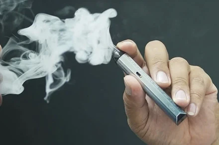Hút thuốc lá điện tử tiềm ẩn nhiều nguy cơ về sức khỏe.