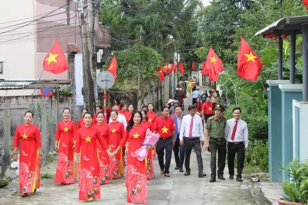 Đường cờ Tổ quốc rực rỡ