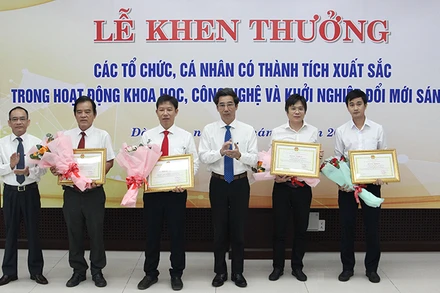 Khen thưởng các tập thể và cá nhân có sáng chế, giải pháp hữu ích.