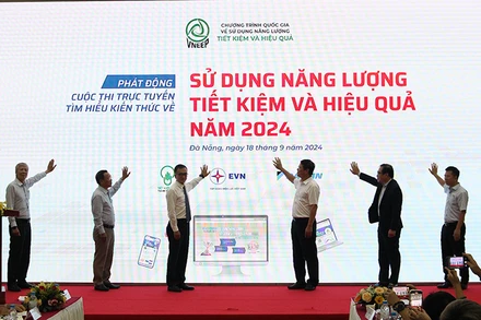 Đại biểu thực hiện nghi thức phát động cuộc thi.