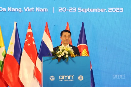 Bộ trưởng Thông tin và Truyền thông Nguyễn Mạnh Hùng phát biểu tại Hội nghị.