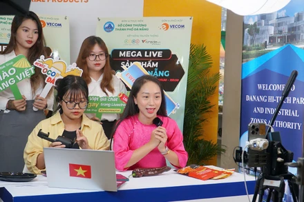 Livestream giới thiệu, quảng bá sản phẩm OCOP, công nghiệp nông thôn tiêu biểu của các doanh nghiệp.