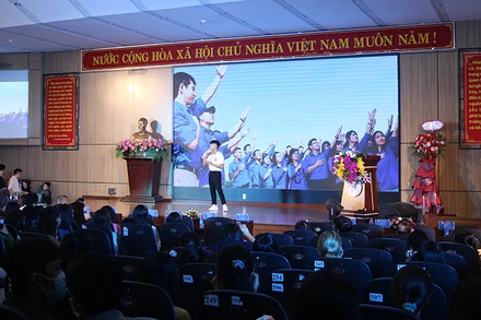 Thí sinh thể hiện khả năng của mình tại Cuộc thi hùng biện tiếng Trung năm 2022.