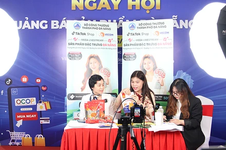 Phiên livestream do nhà sáng tạo nội dung và doanh nghiệp cùng thực hiện.