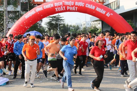 Mọi người tham gia chạy hưởng ứng Chiến dịch.