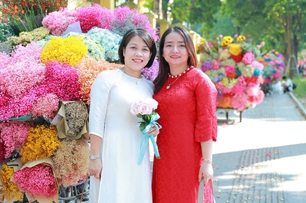 Chị Kiều Trinh (trái) và chị Thùy Trang (phải).