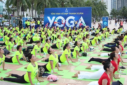 1.500 người đồng diễn Yoga 