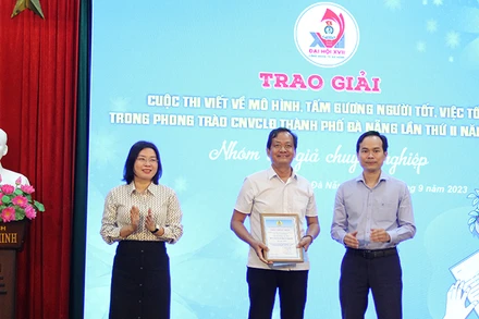 Trao giải Nhất cho tác giả Đặng Văn Nam.
