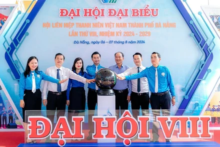 Đại biểu khai mạc triển lãm sản phẩm sáng tạo, sản phẩm OCOP.