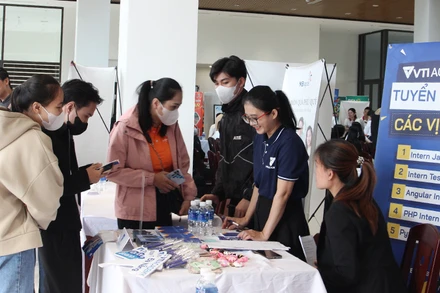 Đây là dịp để đơn vị tuyển dụng và sinh viên kết nối việc làm.