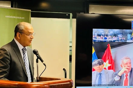 Chủ tịch Sàn chứng khoán Quốc gia Venezuela Carlos Enrique Herrera phát biểu tại Diễn đàn. (Ảnh: Đại sứ quán Việt Nam tại Venezuela)