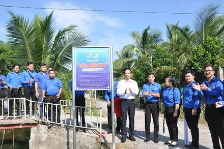 Công trình “Cung đường xanh” được Ban Chỉ đạo triển khai tại thị xã Cai Lậy.