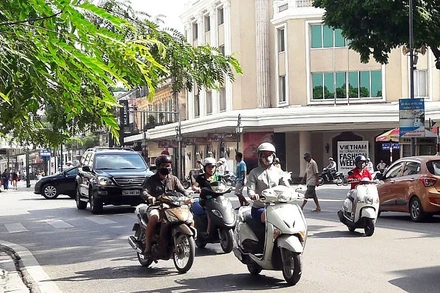 Khu vực Hà Nội nắng nóng, nhiệt độ cao nhất có nơi hơn 36 độ C. (Ảnh minh họa)