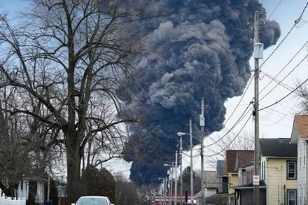 Khói đen từ vụ nổ bốc lên tại hiện trường vụ việc. (Nguồn: CNN)
