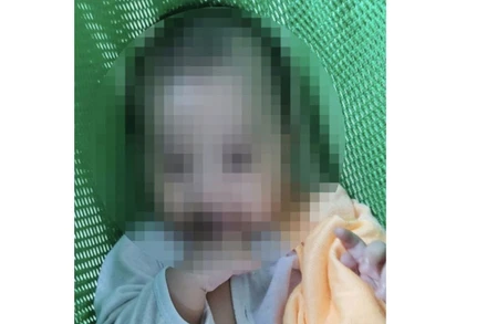 Cháu bé vẫn đang nguy kịch sau ca phẫu thuật. (Nguồn: VOV)