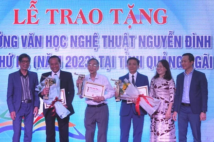 Trao Giải thưởng văn học nghệ thuật Nguyễn Đình Thi lần thứ 3 năm 2023 cho các tác giả ở miền trung.