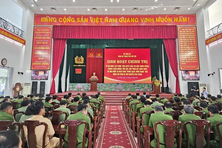  Quang cảnh buổi sinh hoạt chính trị.