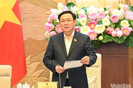 Chủ tịch Quốc hội Vương Đình Huệ phát biểu mở đầu buổi làm việc.