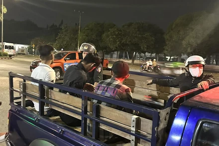 Lực lượng chức năng bắt giữ 4 đối tượng gây rối trật tự công cộng.