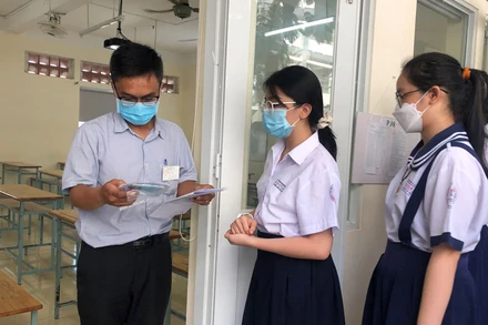 Học sinh Thành phố Hồ Chí Minh thi tuyển sinh lớp 10 công lập năm học 2022-2023.
