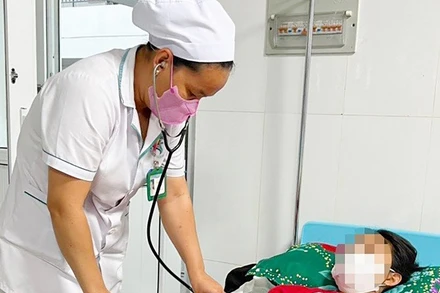 Chị D đã tỉnh táo và hồi phục sức khỏe sau ca phẩu thuật thành công.