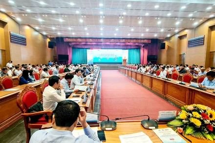 Quang cảnh Hội thảo “Nghề nuôi biển: Chuyển đổi từ truyền thống sang công nghiệp”.