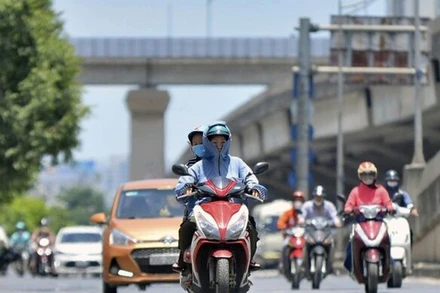 Khu vực Hà Nội ngày nắng nóng, chiều tối và đêm có mưa rào và dông vài nơi. (Ảnh minh họa)