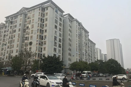 Nhiều chung cư cao tầng gây quá tải hạ tầng đô thị. 