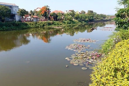 Sông Ngự Hà, còn được gọi là sông Vua, được đào làm hai lần vào năm 1805 thời Gia Long và 1825 thời Minh Mạng. Cùng với giá trị về giao thông, cảnh quan, sông còn tạo sự thông thủy với sông Hương để điều tiết nước, giảm nạn úng ngập cho nội thành Huế.