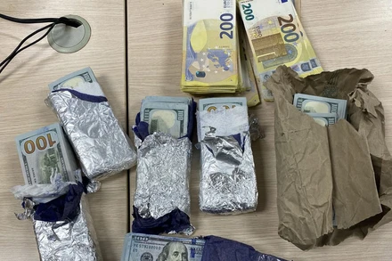 Phát hiện vụ vận chuyển trái phép ngoại tệ tương đương 14 tỷ đồng