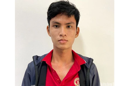 Đối tượng Trịnh Thanh Tòng đến Cơ quan Cảnh sát điều tra, Công an huyện Châu Thành, tỉnh Đồng Tháp đầu thú.