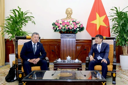 Thứ trưởng Thường trực Bộ Ngoại giao Nguyễn Minh Vũ tiếp ông Wada Kenji, Chủ tịch Liên minh nghị sĩ hữu nghị Nhật-Việt tỉnh Osaka (Nhật Bản).