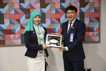 Tổng Thư ký Quốc hội Việt Nam Bùi Văn Cường hội đàm và gặp gỡ Tổng Thư ký AIPA.