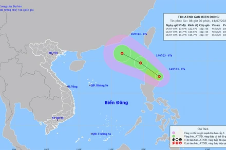 Vị trí và hướng di chuyển của áp thấp nhiệt đới gần Biển Đông. (Nguồn: nchmf.gov.vn)
