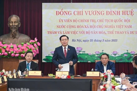 Chủ tịch Quốc hội Vương Đình Huệ phát biểu mở đầu, định hướng nội dung cuộc làm việc.