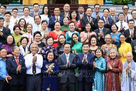 Chủ tịch nước Võ Văn Thưởng với các đại biểu. (Ảnh: TTXVN)