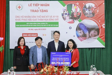 Trung ương Hội Chữ thập đỏ Việt Nam tiếp nhận ủng hộ của các đơn vị, doanh nghiệp.