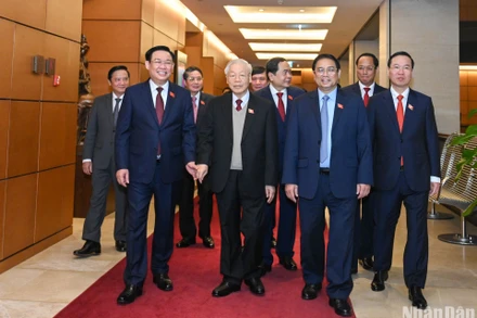 Tổng Bí thư Nguyễn Phú Trọng, Thủ tướng Phạm Minh Chính, Chủ tịch Quốc hội Vương Đình Huệ, Thường trực Ban Bí thư Võ Văn Thưởng cùng các đại biểu dự phiên họp.