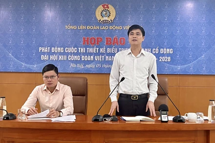 Phó Chủ tịch Tổng Liên đoàn Lao động Việt Nam Ngọ Duy Hiểu chủ trì họp báo.