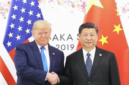 Tổng thống Mỹ Donald Trump trong cuộc gặp với Chủ tịch Trung Quốc Tập Cận Bình (phải) ngày 29/6/2019. (Ảnh: THX/TTXVN)