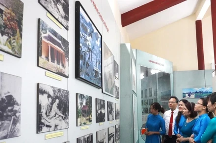 Chi bộ Trường trung học cơ sở Trần Đại Nghĩa (quận Ngũ Hành Sơn, Đà Nẵng) tìm hiểu khu căn cứ cách mạng K20.