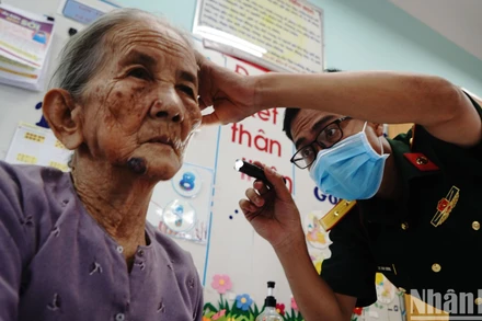 Thực hiện Chương trình kết hợp quân-dân y là một nét đẹp truyền thống khẳng định phẩm chất “Bộ đội Cụ Hồ" và kết quả công tác “Dân vận khéo", xây dựng “Đơn vị dân vận tốt" trong nhiều năm của Cục 12 nói riêng và Tổng cục II nói chung. Đây cũng là một trong những hoạt động thiết thực của Tổng cục II, Bộ Quốc phòng chào mừng kỷ niệm 50 năm Ngày giải phóng miền nam, thống nhất đất nước (30/4/1975-30/4/2025).