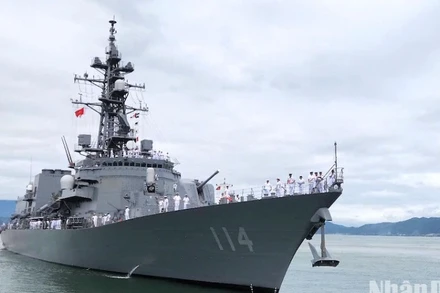 Tàu huấn luyện Suzunami cập cảng Tiên Sa, thành phố Đà Nẵng. (Ảnh: ĐÌNH TĂNG)