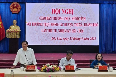 Các đồng chí chủ trì hội nghị.